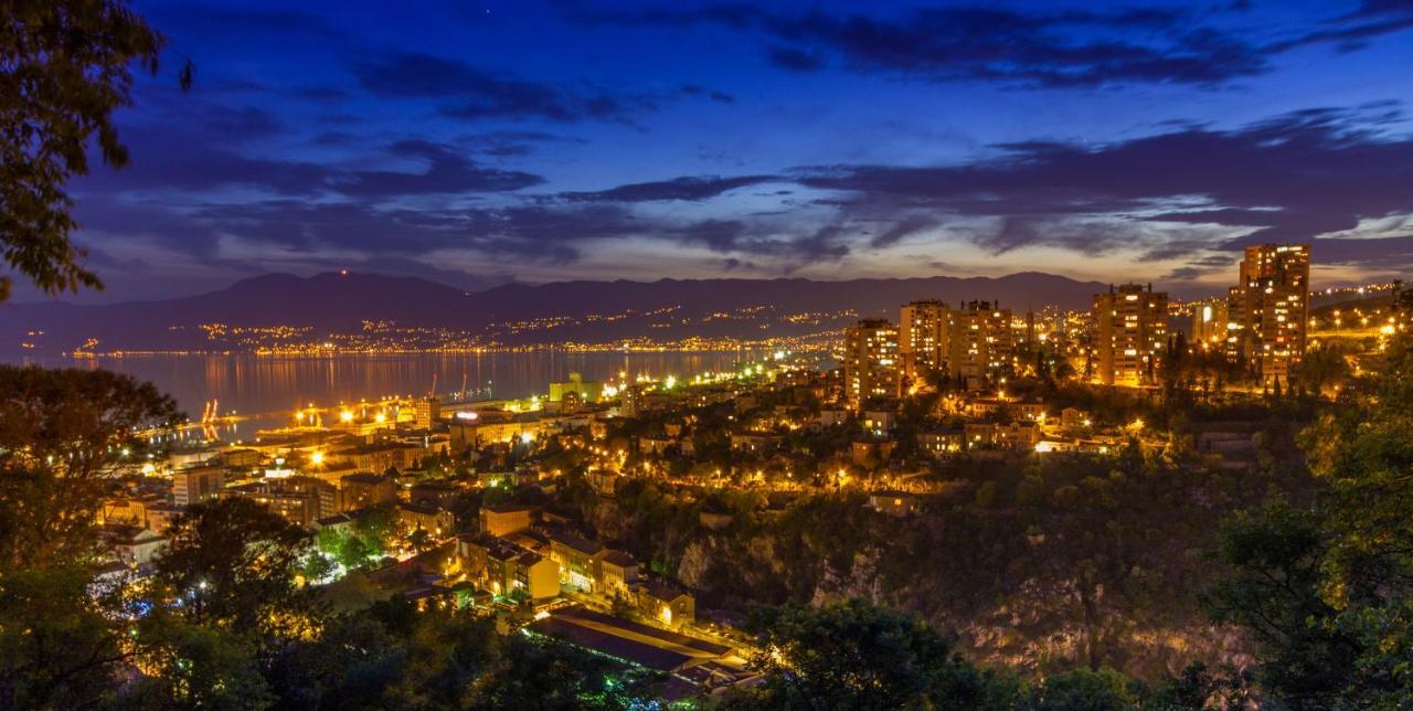 Luxflat20 Appartement Rijeka Buitenkant foto